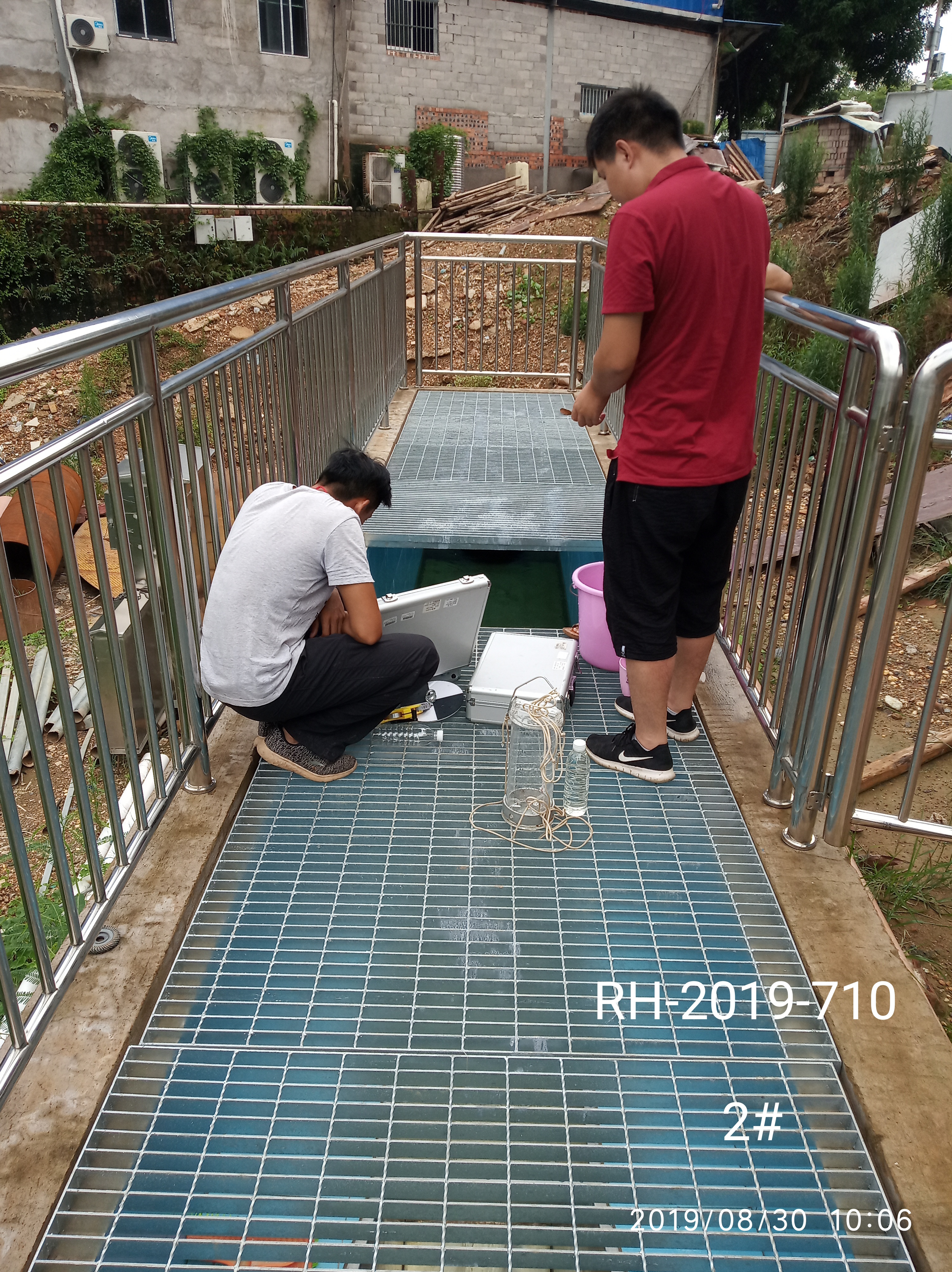 江南区邕江直排口（99#）现场监测照片